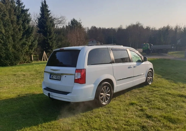Chrysler Town &amp; Country cena 69000 przebieg: 140000, rok produkcji 2015 z Opole małe 92